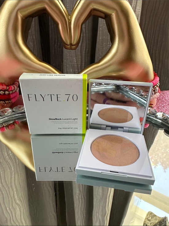 FLYTE Other - GlowBack Lucent Light Highlighter — Warm Gold